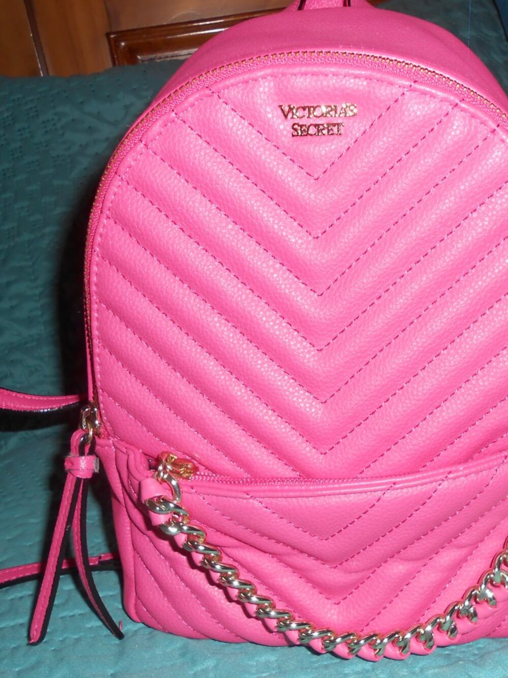 VICTORIA'S SECRET PURSE/BAGPACK PINK COLOR SMALL GREAT PRE-LOVED CONDITION - Picture 4 of 10